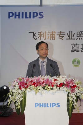 成都市市長(zhǎng)助理，高新區(qū)管委會(huì)主任韓春林致辭