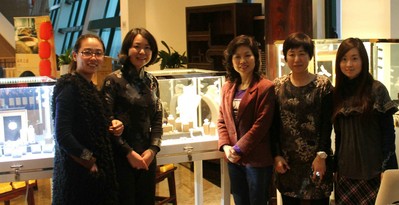 上寶會(huì)香港珠寶會(huì)所總經(jīng)理古嘉琳女士和上海執(zhí)行董事廖禪女士等出席現(xiàn)場(chǎng)為諾亞財(cái)富高端客戶服務(wù)