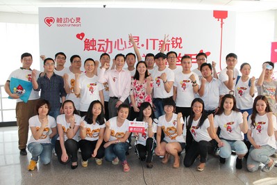近期，在共青團上海市委員會的指導下，觸動傳媒和上海市血液中心攜手共青團委旗下上海信息化青年人才協(xié)會舉行“觸動心靈，為愛舉手”無償獻血系列公益活動