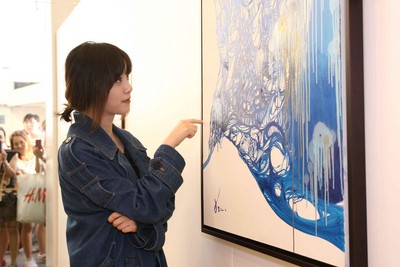 韓國(guó)人氣女星具惠善才華洋溢，兼任演員、歌手、導(dǎo)演、作家、畫(huà)家、作曲家多重身份