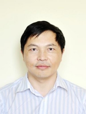 李榮躍于2011年加入 Mentor Graphics，任集成電氣事業(yè)部（IESD）中國區(qū)技術(shù)市場資深工程師。此前曾長期任職于國內(nèi)知名線束廠商的線束開發(fā)部門，具有豐富的線束開發(fā)與設(shè)計經(jīng)驗。