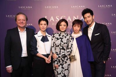 LASCANA大中華區(qū)執(zhí)行長、OTTO集團董事會成員兼Hermes Europe全球CEO Hanjo Schneider先生、LASCANA大中華區(qū)執(zhí)行長Sonja Chen小姐攜手袁詠儀，安以軒和高以翔