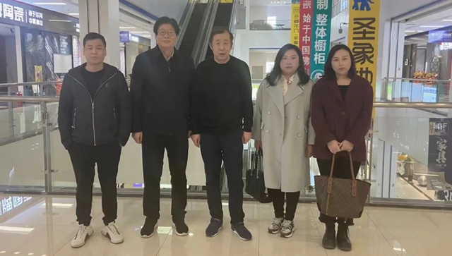 遼寧省裝飾協(xié)會(huì)會(huì)長(zhǎng)劉興貴一行赴沈陽(yáng)陶瓷大世界集團(tuán)開(kāi)展市場(chǎng)調(diào)研，共話行業(yè)未來(lái)發(fā)展